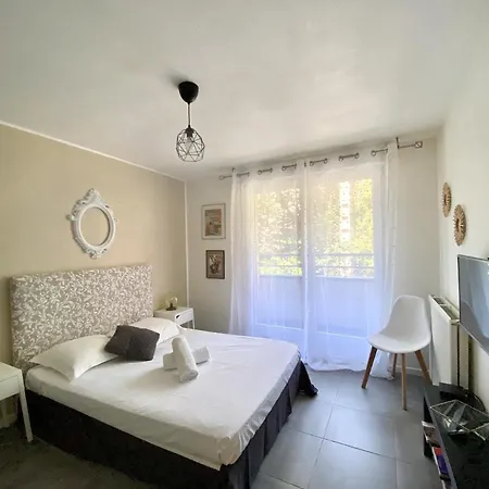 Апартаменты Le Saint Eloi - Studio Avec Parking Centre *